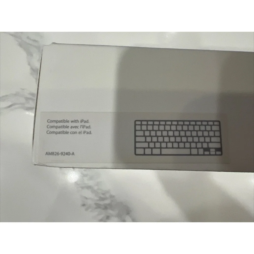 NICE  Genuine Apple A1359 Keyboard Dock for 30-Pin iPad (1st/2nd/3rd Generation)